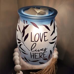 Love Lives Here Scentsy Warmer